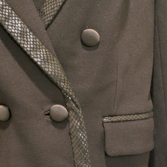 EUC Juicy Couture 6 Women's Faux Snakeskin Detail Tuxedo Style Blazer - Picture 4 of 8